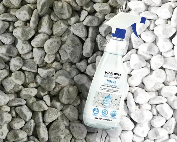 weißer Zierkies vorher nachher auf Gartenboden dekorative 500ml Zierkiesreiniger Sprühflasche.